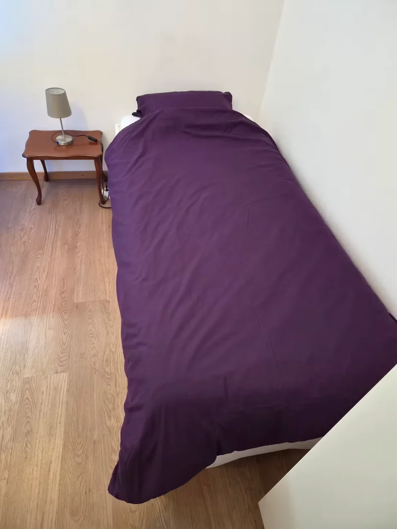 Chambre conviviale pour les étudiants dans avec des équipements modernes