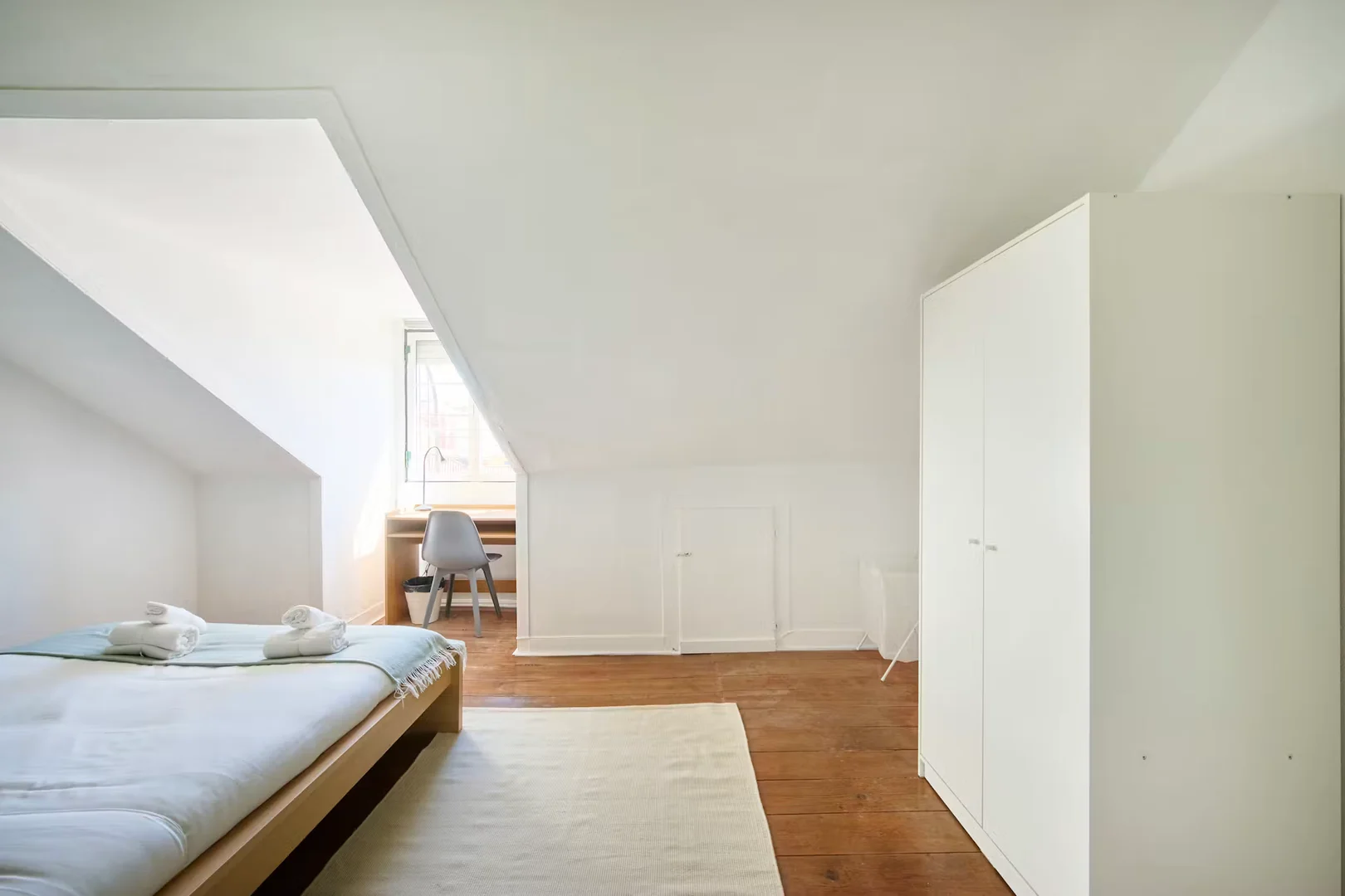 Student-friendly room in with modern amenities