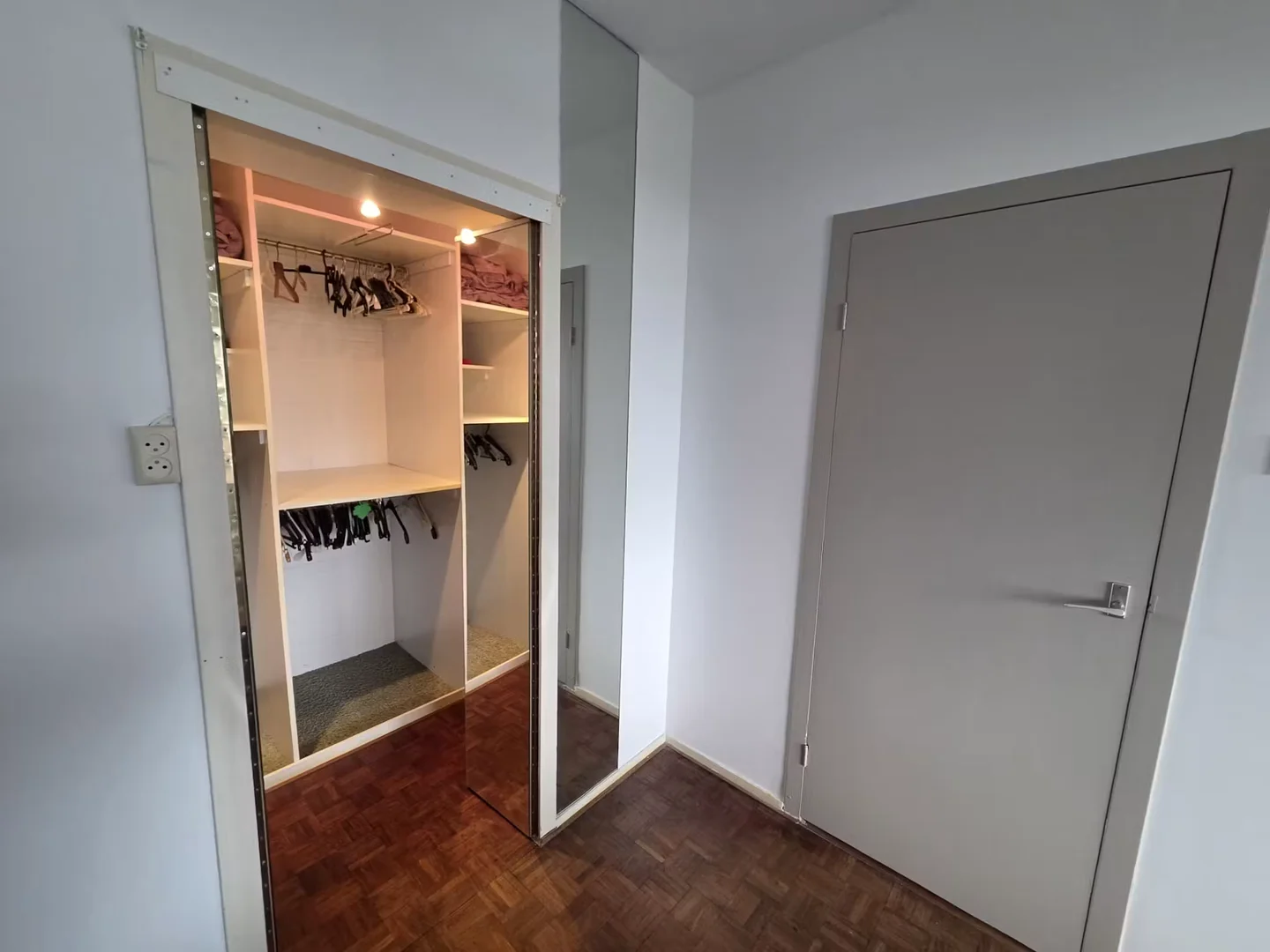 Habitación estudiantil amplia y cómoda en 