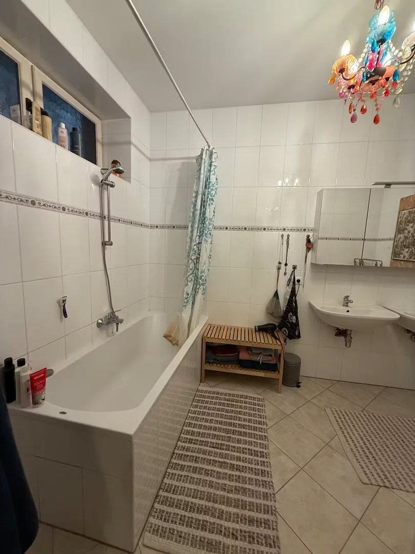 Habitación asequible para estudiantes con buena iluminación en 