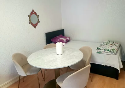 Gesamte Unterkunft in der Pepparbodavägen, Upplands Väsby Östra, bild 3 von 10