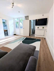 Entire apartment at Kirwyn Way, Camberwell, image 1 of 10