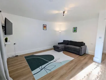 Entire apartment at Kirwyn Way, Camberwell, image 3 of 10