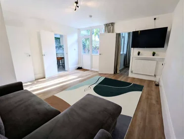 Entire apartment at Kirwyn Way, Camberwell, image 4 of 10