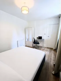 Entire apartment at Kirwyn Way, Camberwell, image 10 of 10
