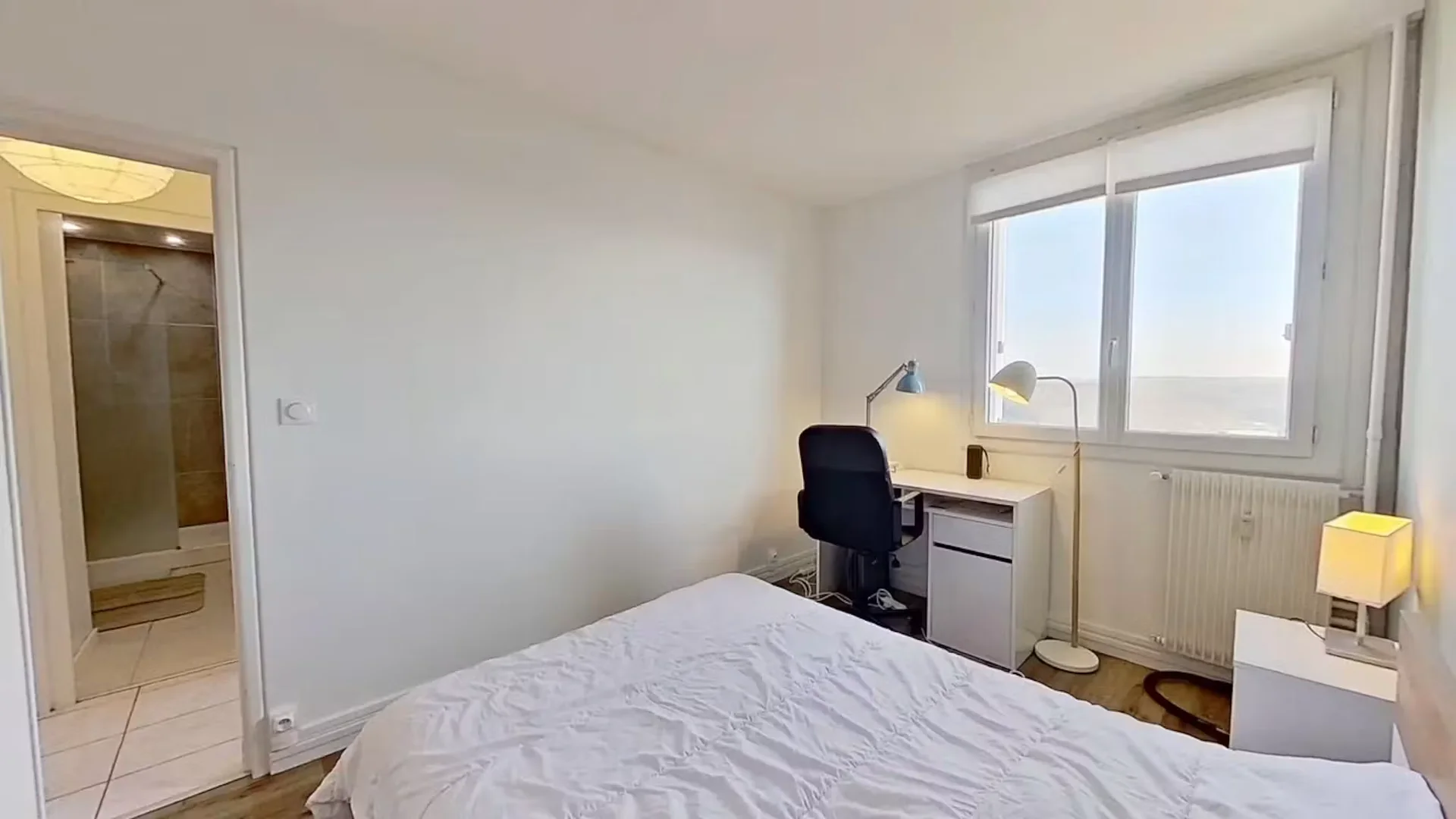 Economical student room with convenient location in 