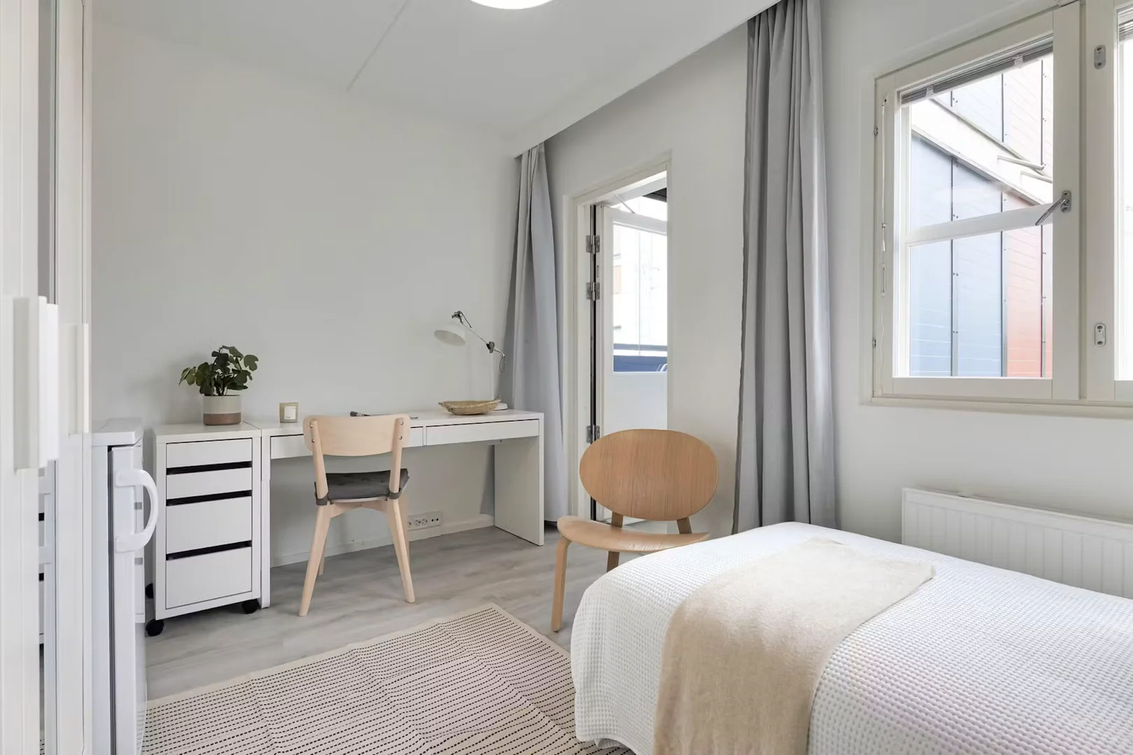 Economical student room with convenient location in