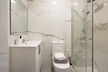 Quarto privado em Rua República da Bolívia, Lisbon, imagem 10 de 10