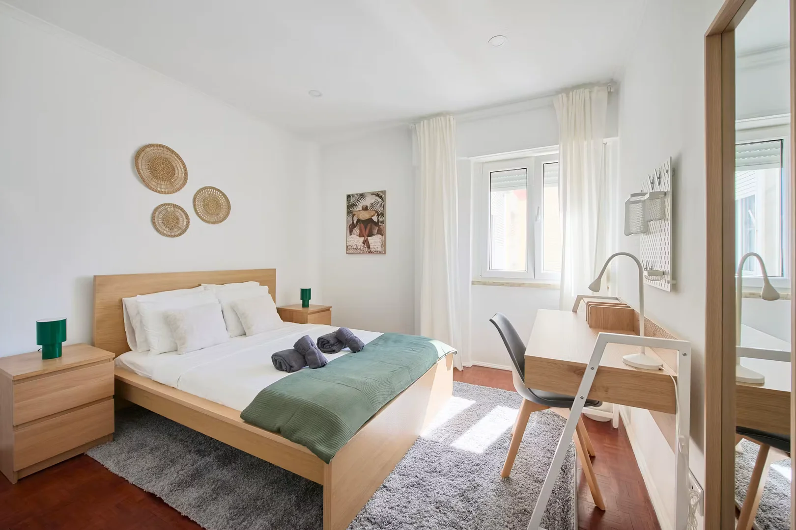 Quarto de estudante confortável e espaçoso em