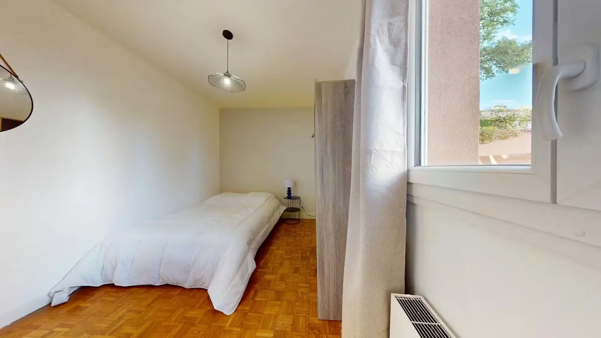 Functional student room perfect for studying in