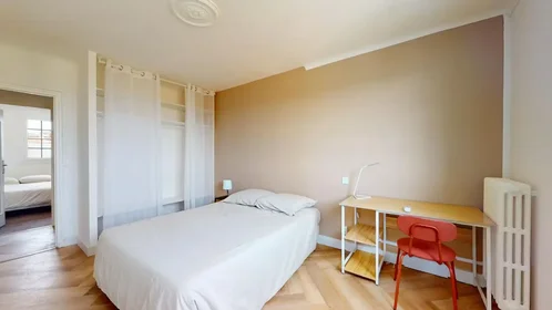 Chambre privée à Rue des Chasseurs, Estanove, image 2 de 10