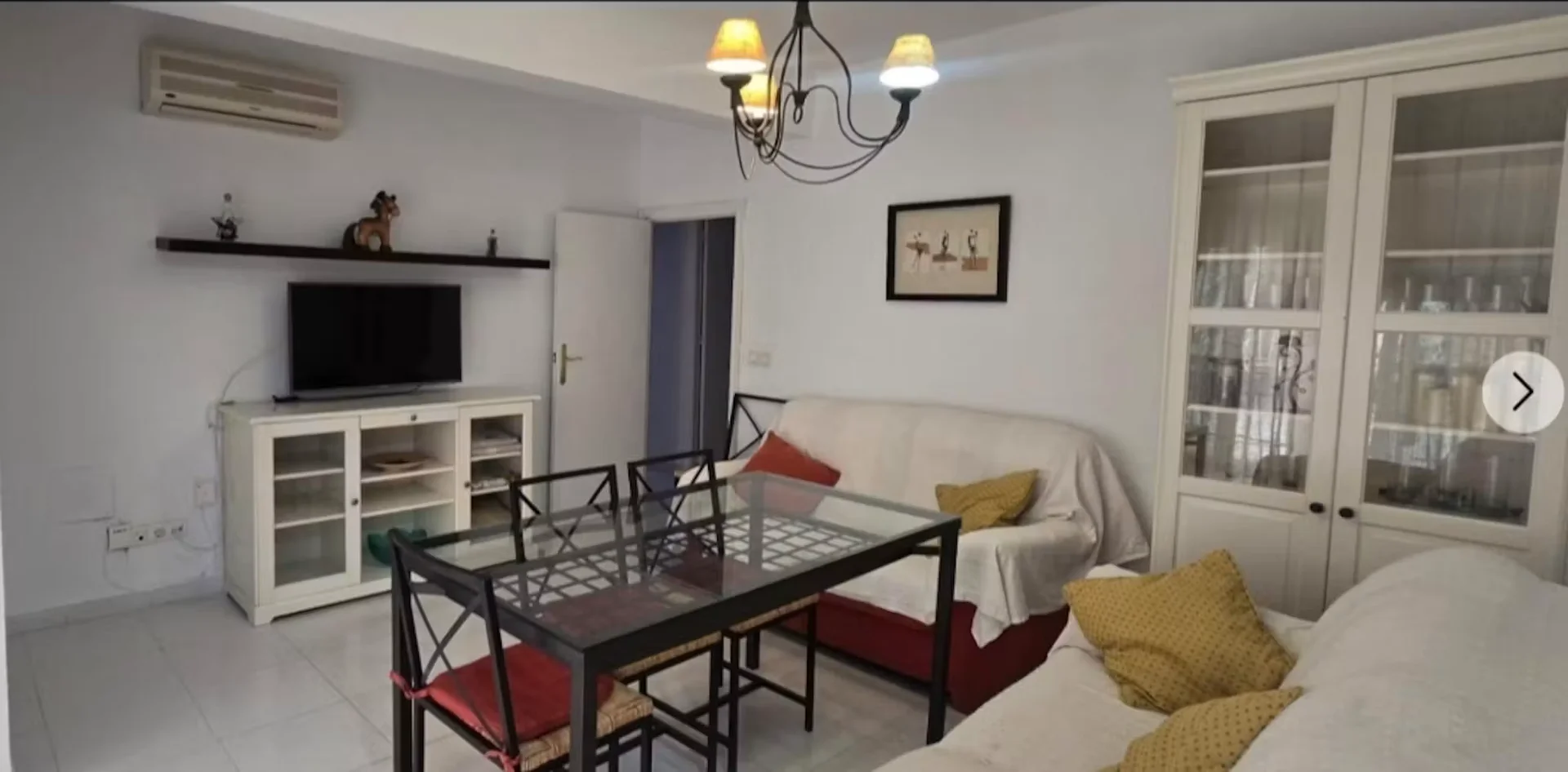 Chambre confortable pour étudiants disponible dans