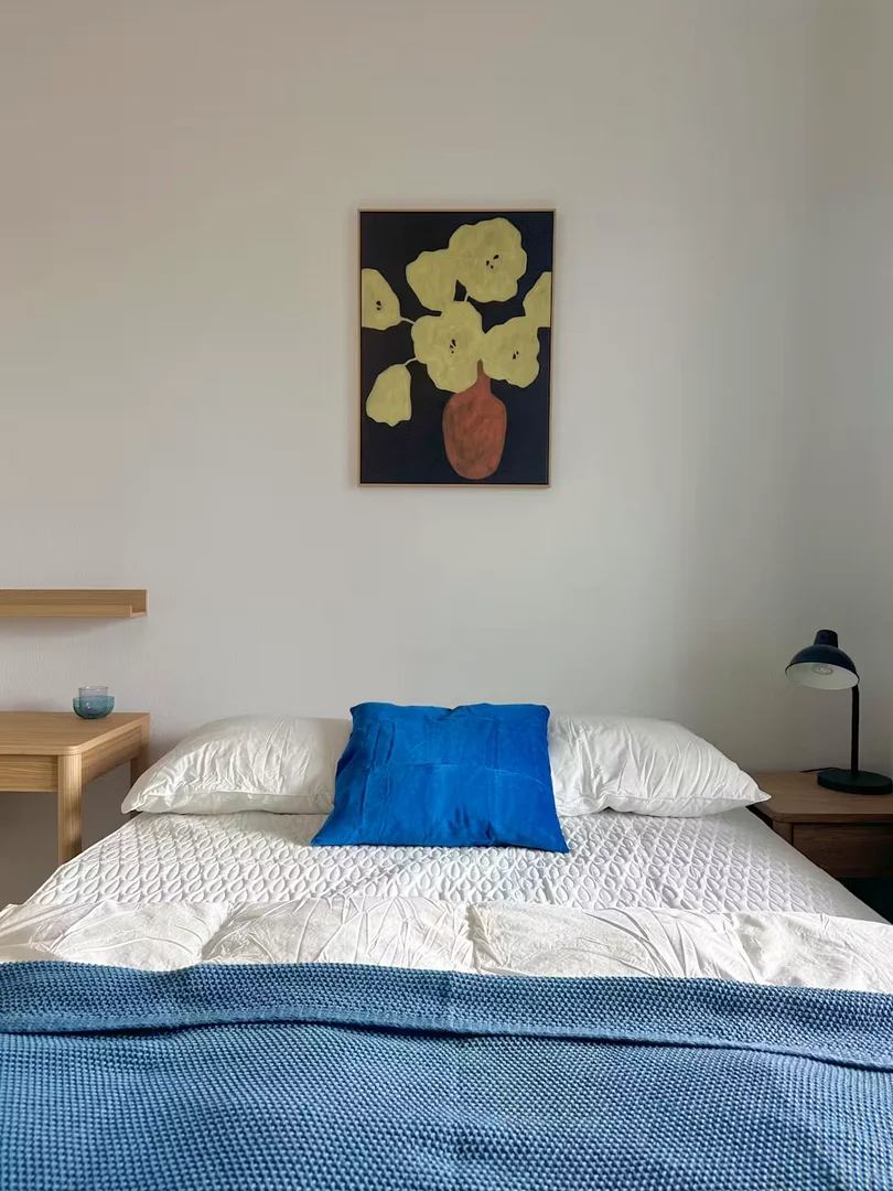 Functional student room perfect for studying in 