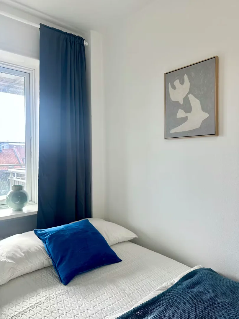 Comfortable and spacious student room in 
