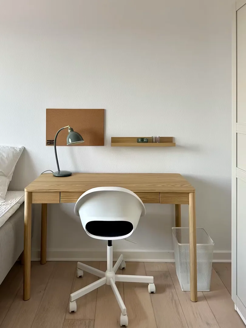 Comfortable and spacious student room in 