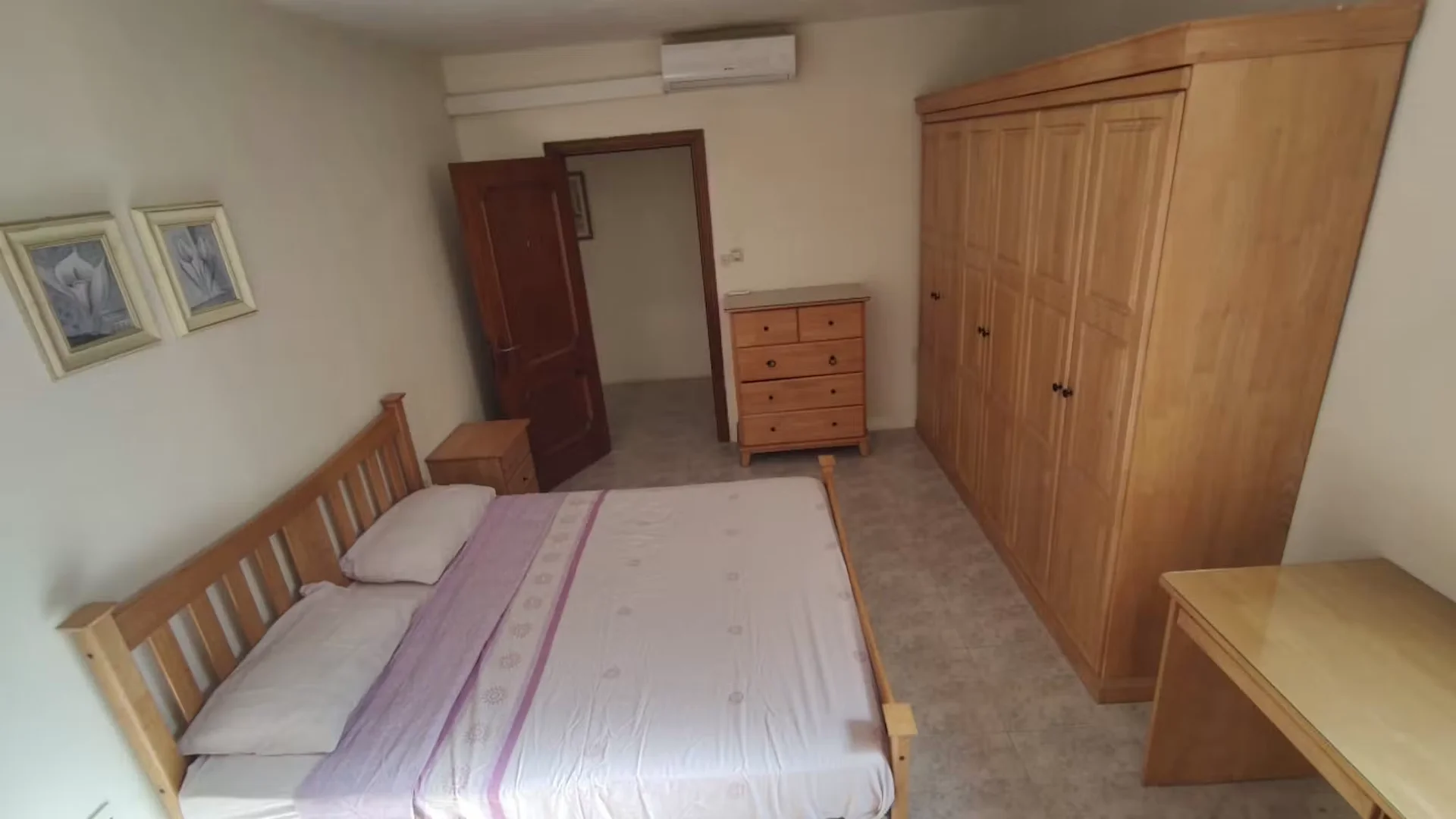 Comfortable and spacious student room in
