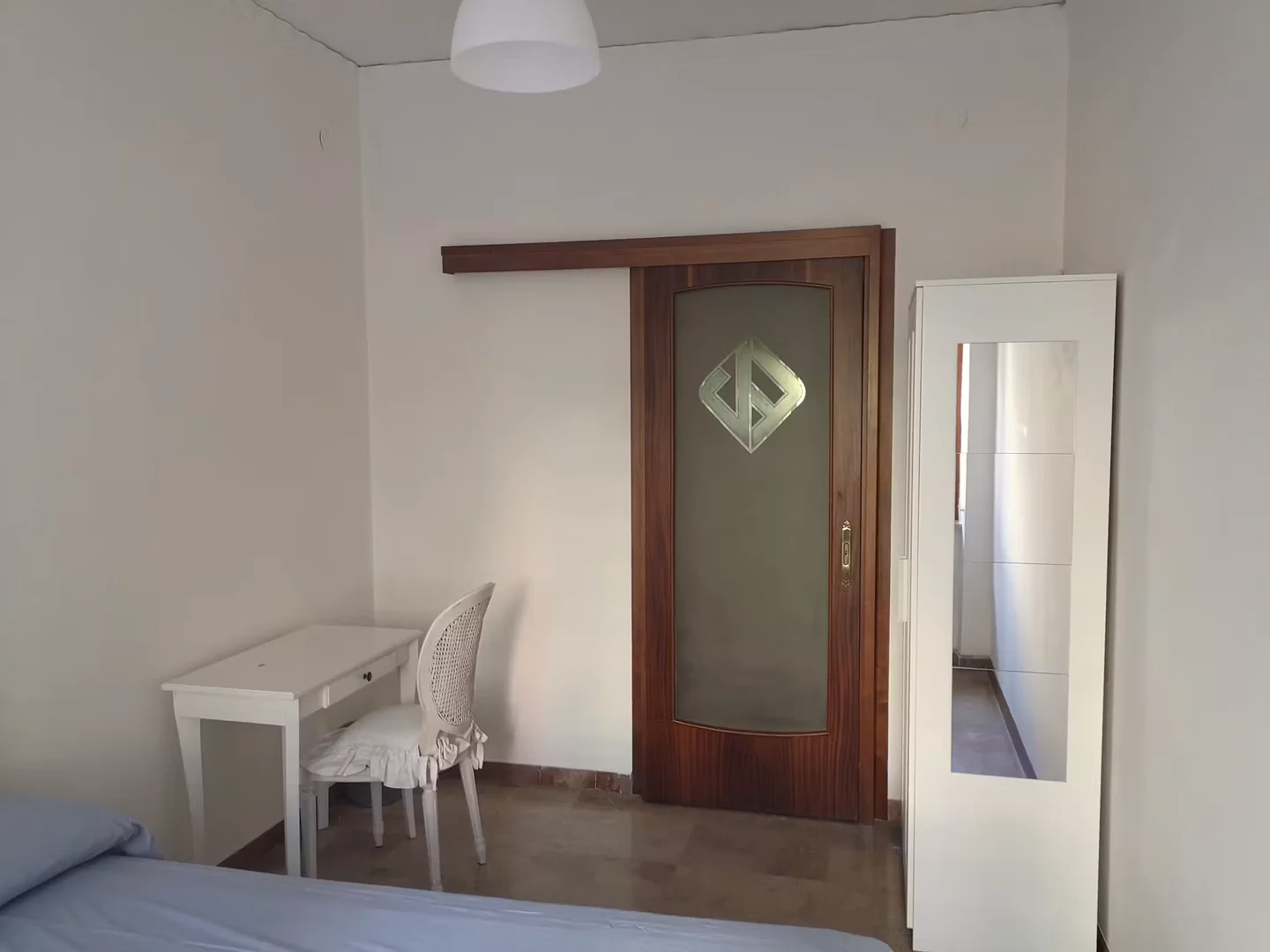 Quarto de estudante funcional perfeito para estudar em 