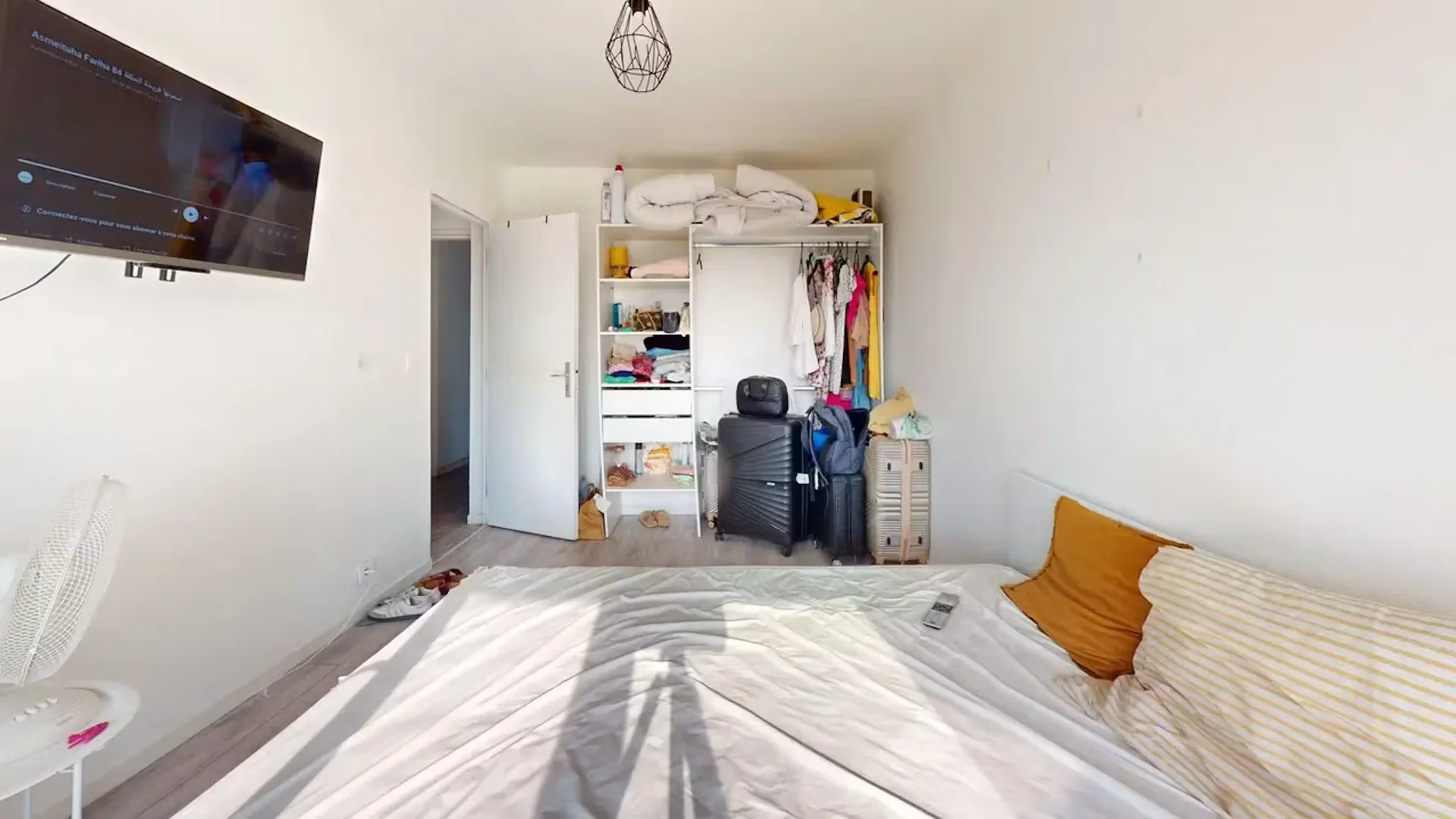 Habitación estudiantil económica cerca del campus en 
