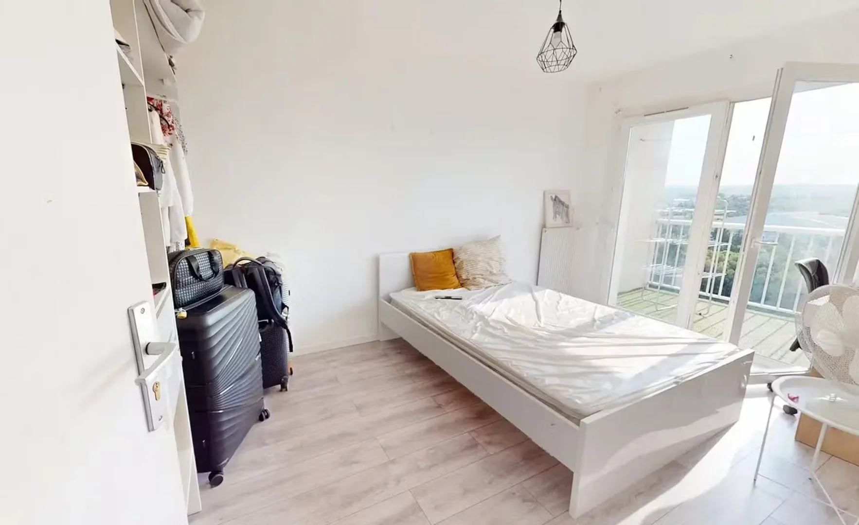Habitación estudiantil económica con ubicación conveniente en 