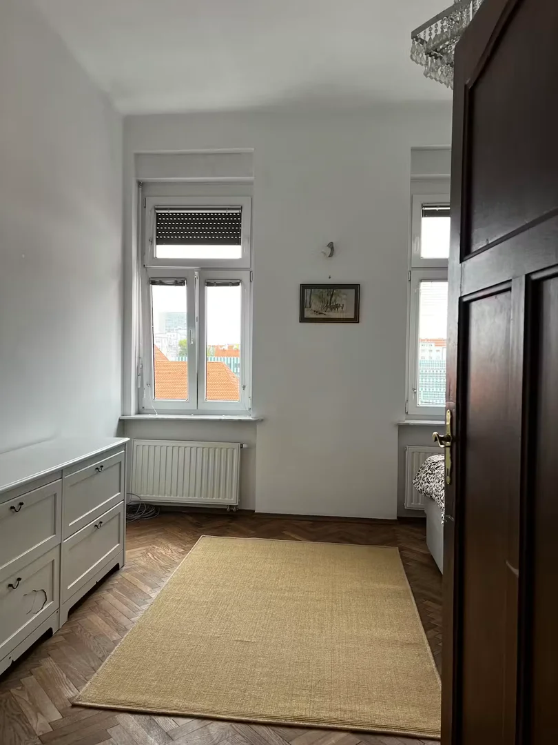 Chambre confortable pour étudiants disponible dans