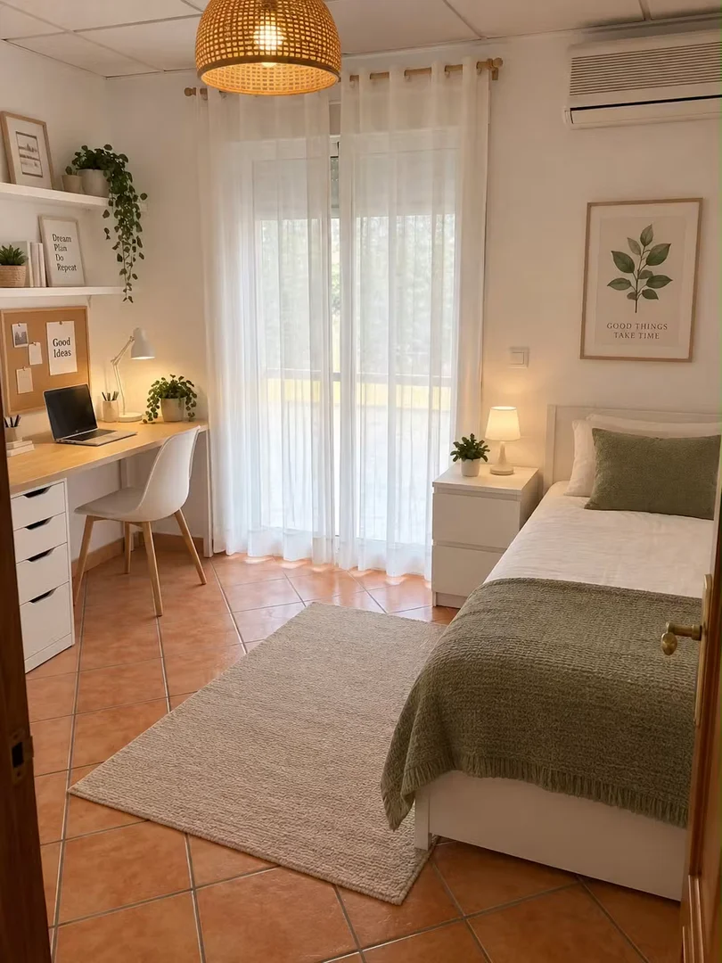 Habitación estudiantil luminosa y aireada con fácil acceso a la universidad en