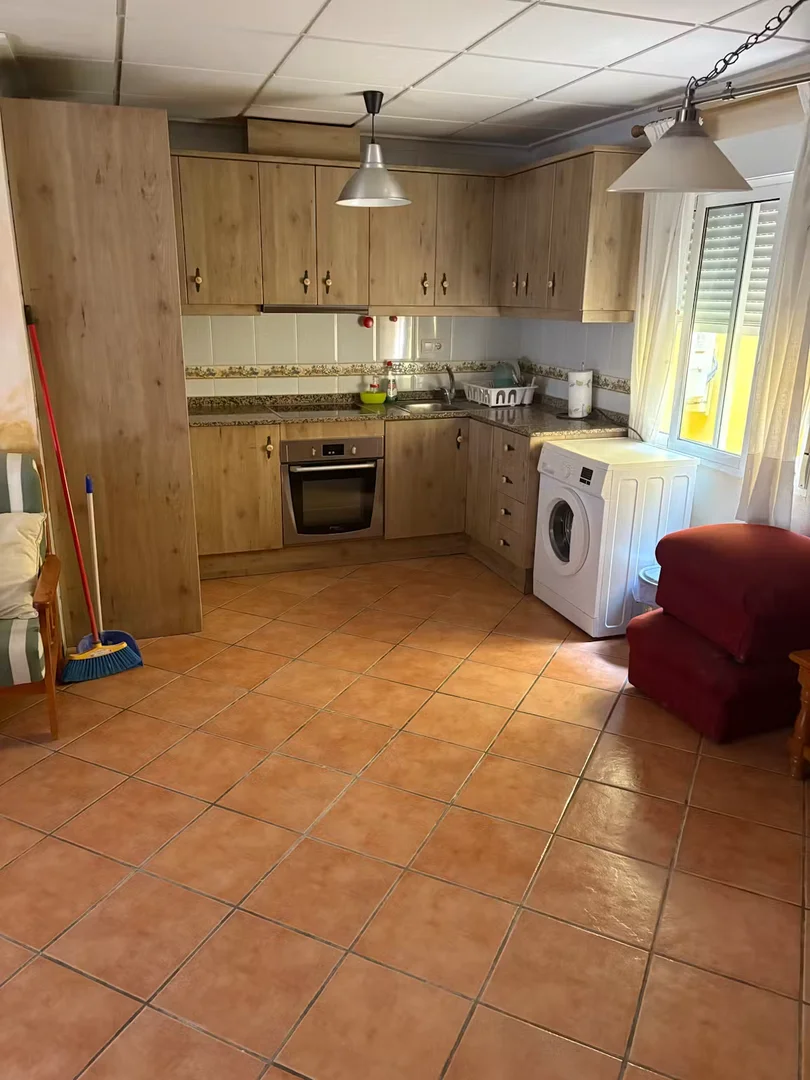 Habitación acogedora para estudiantes disponible en