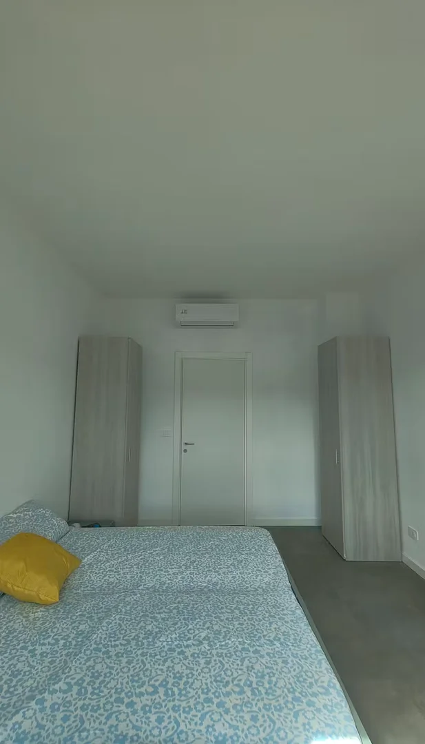 Budget-friendly student room close to campus in 