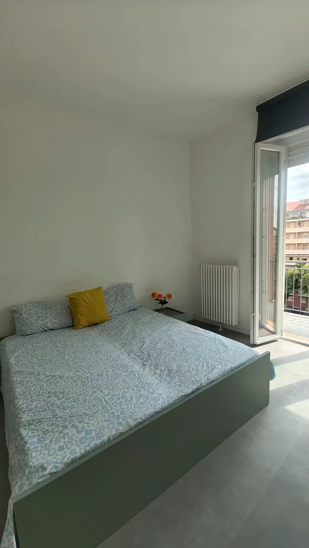 Quarto de estudante confortável e espaçoso em 