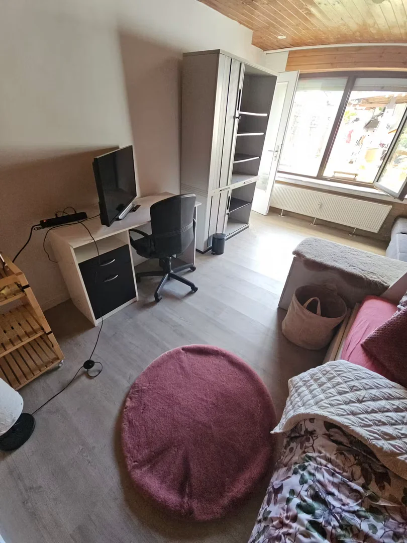 Zimmer in Studentenwohnung in  zu vermieten, voll möbliert