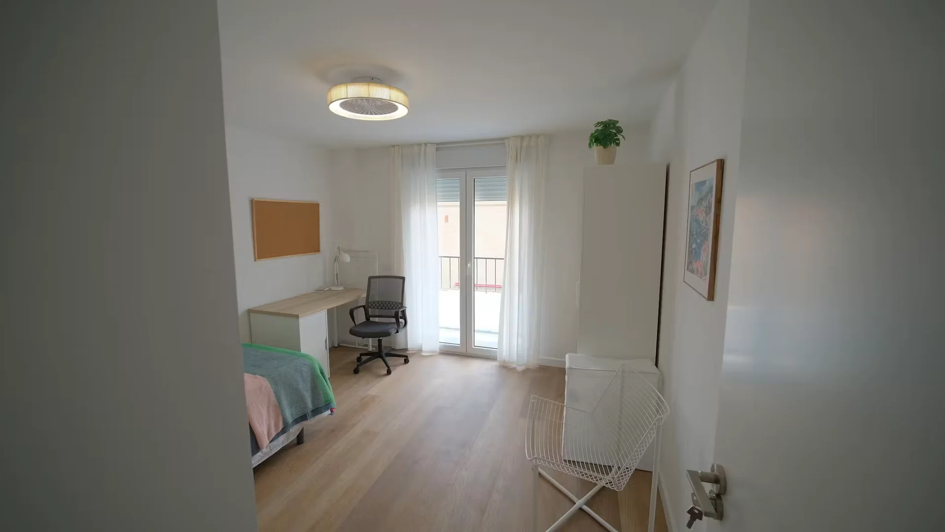 Komfortables und geräumiges Studentenzimmer in 