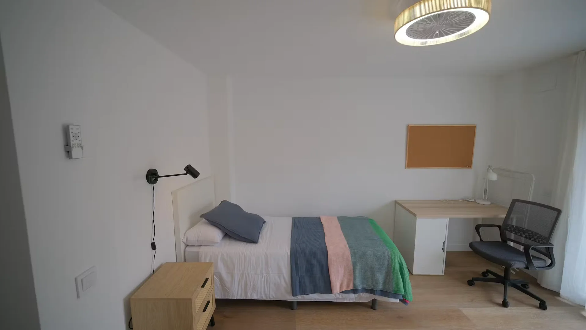Helles und luftiges Studentenzimmer mit einfachem Zugang zur Universität in 