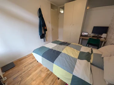 Entire apartment at Insulindestraat, Noord, image 1 of 10