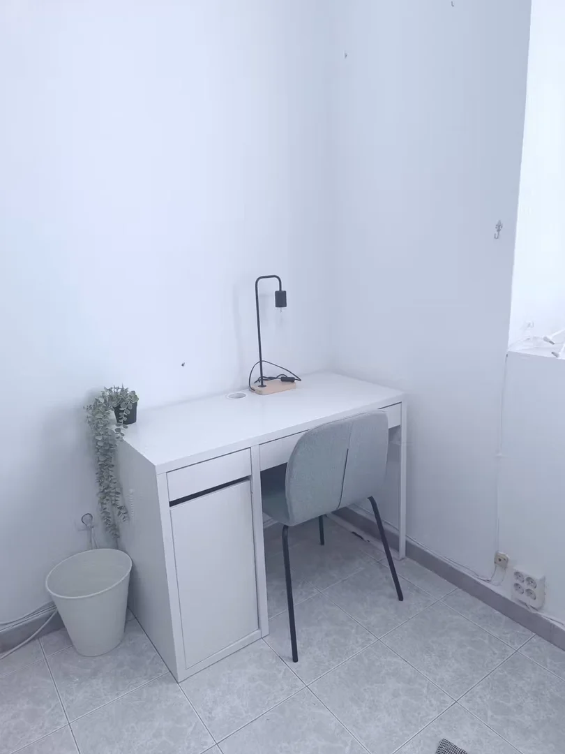 Habitación asequible para estudiantes con buena iluminación en 