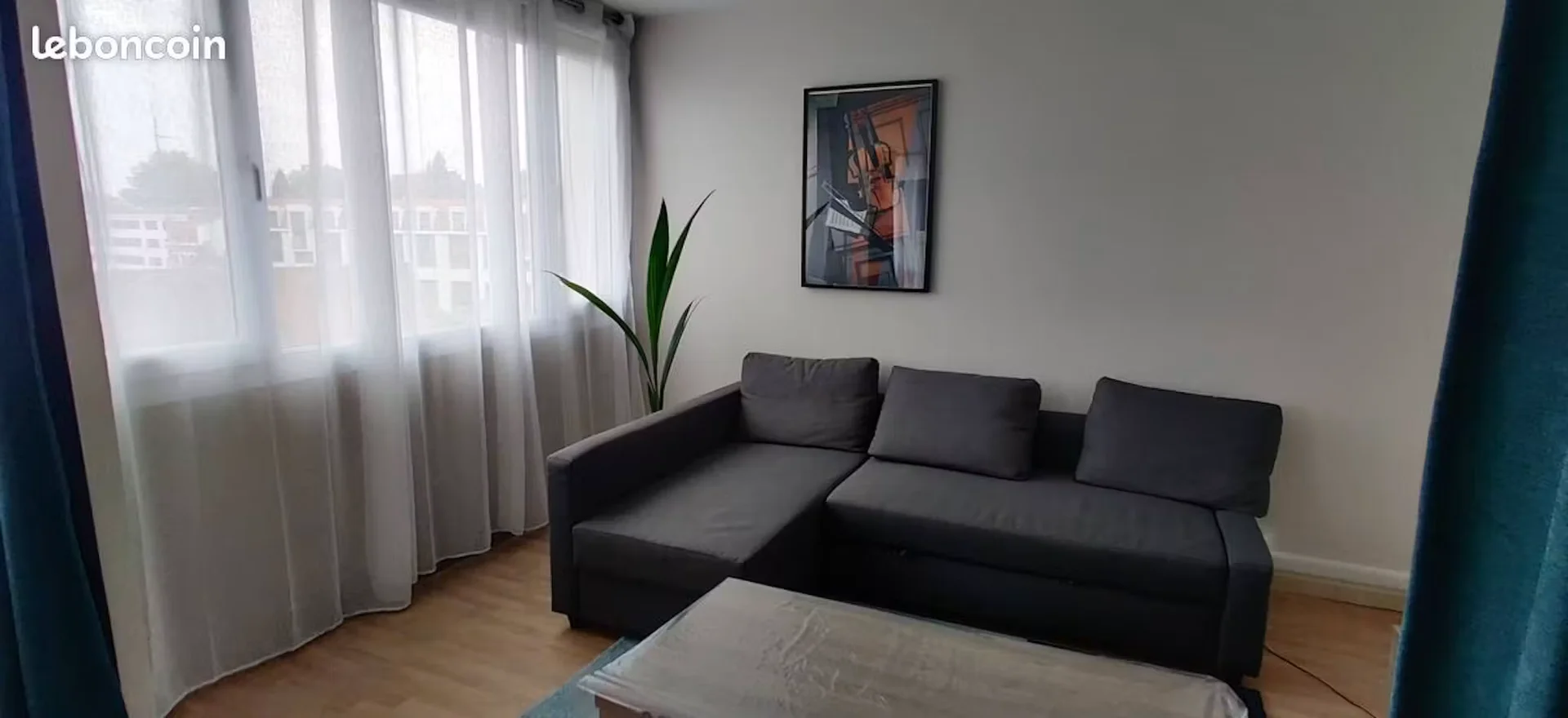 Quarto de estudante económico perto do campus em 