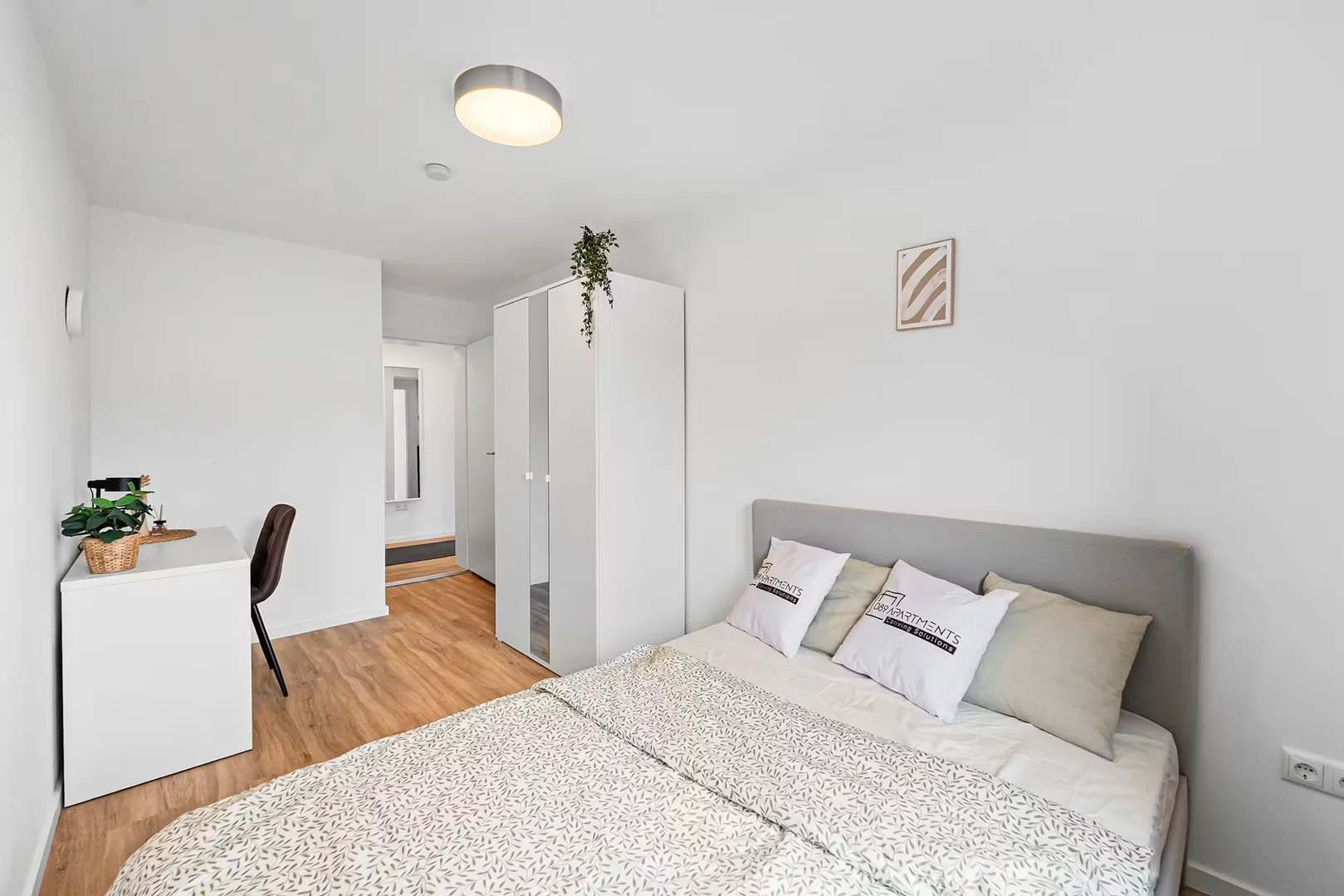 Student-friendly room in with modern amenities