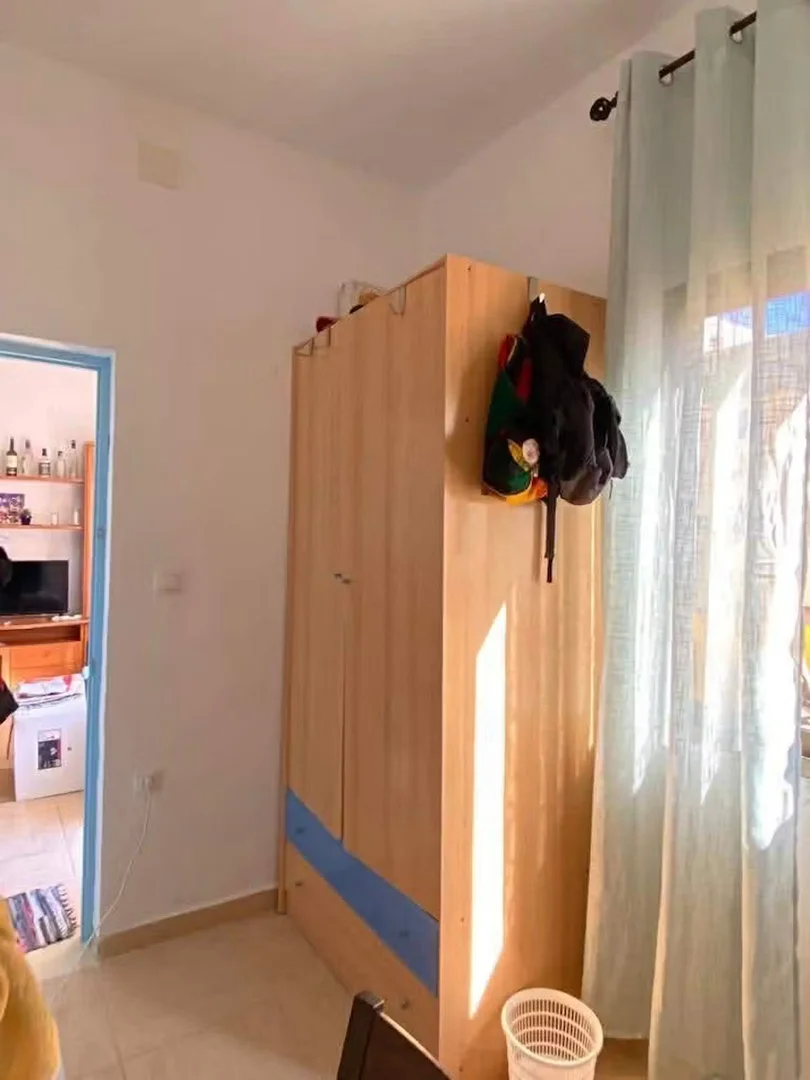 'da ders çalışmak için mükemmel olan fonksiyonel öğrenci odası