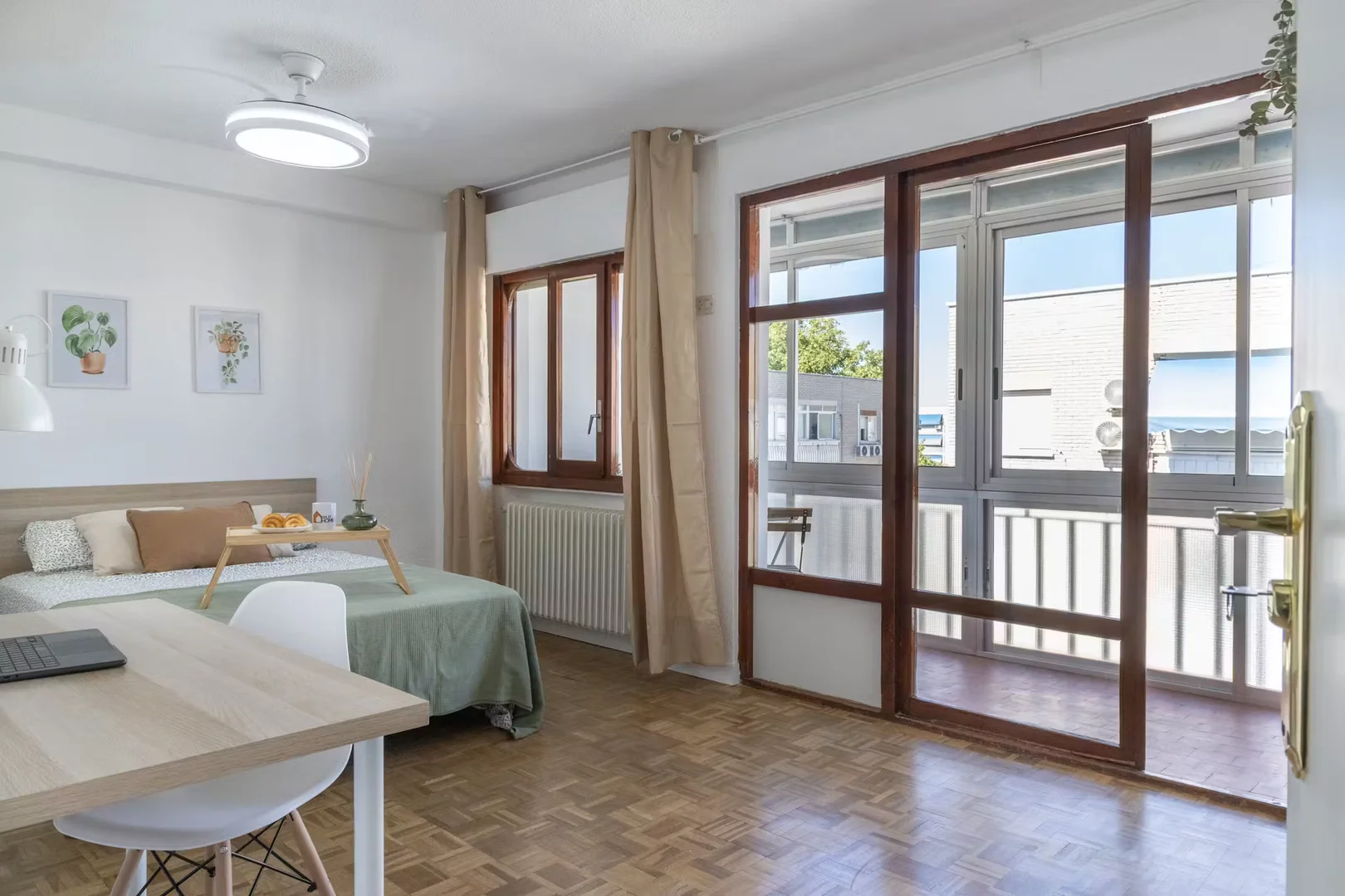 Comfortable and spacious student room in