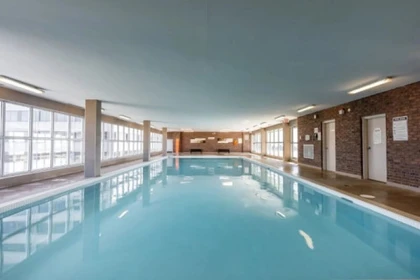 Habitación privada en 100 Wellesley East Toronto M4Y 1H5, imagen 1 de 10