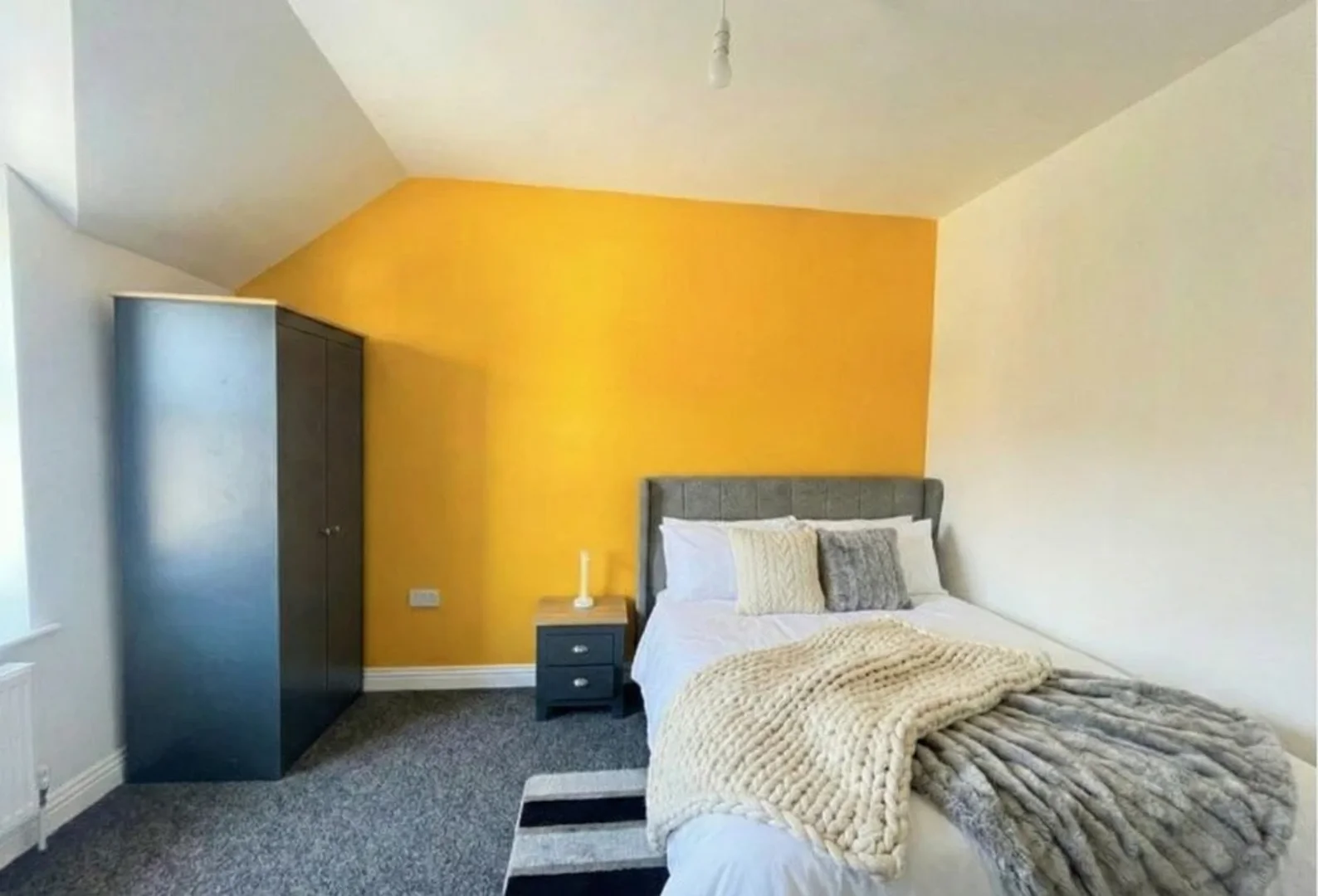 Habitación en apartamento estudiantil en alquiler en , completamente amueblado