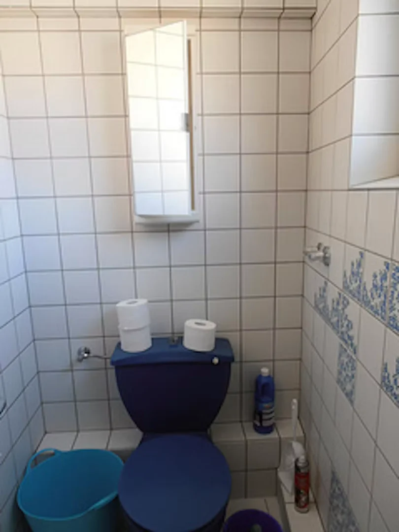 Chambre abordable pour les étudiants avec un bon éclairage dans 