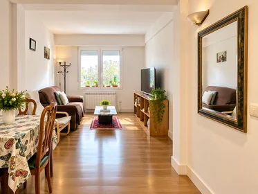 Stanza privata in Calle de Fuenterrabía, Centro, immagine 3 di 7