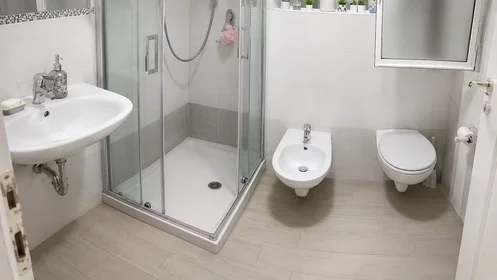 Quarto privado em Via Aldo Manuzio, San Fruttuoso, imagem 7 de 8