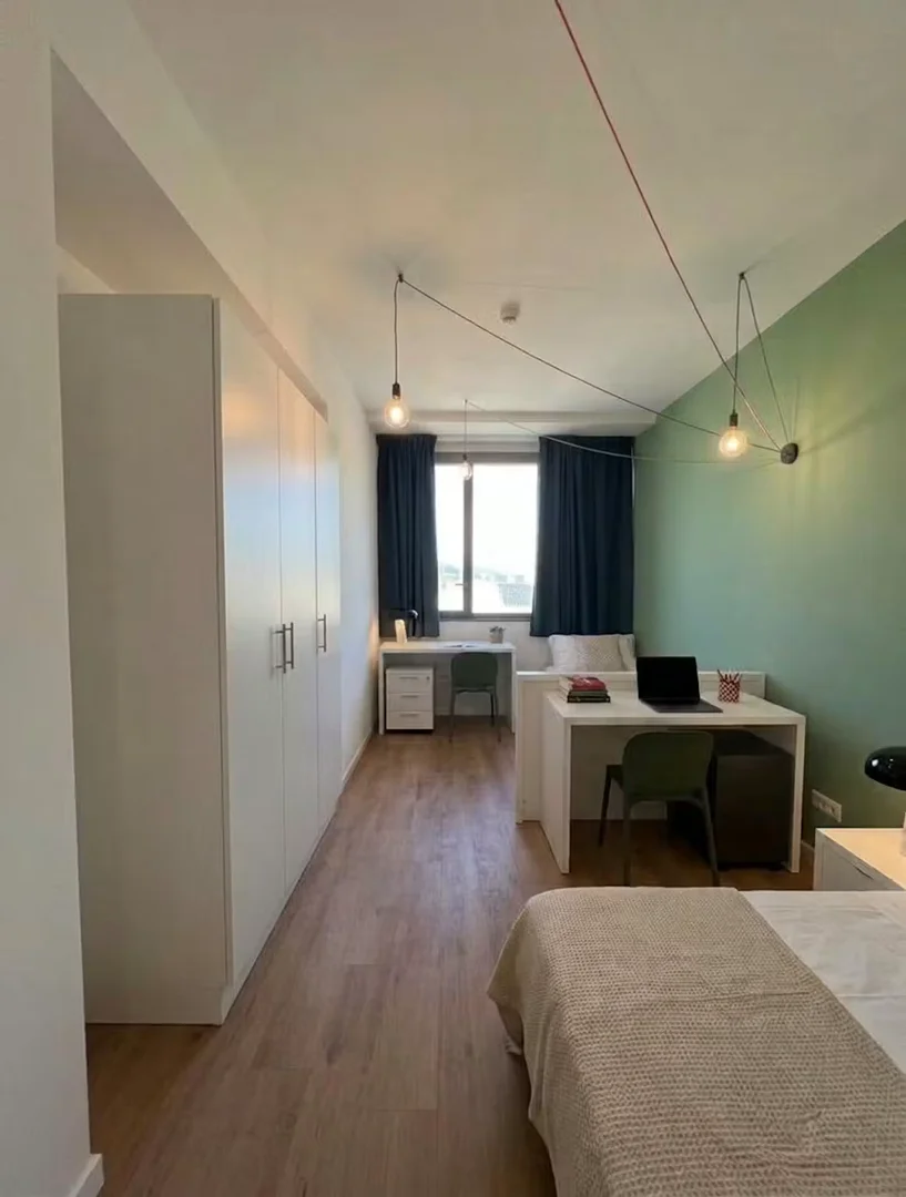 'de öğrenci dairesinde, tamamen mobilyalı kiralık oda
