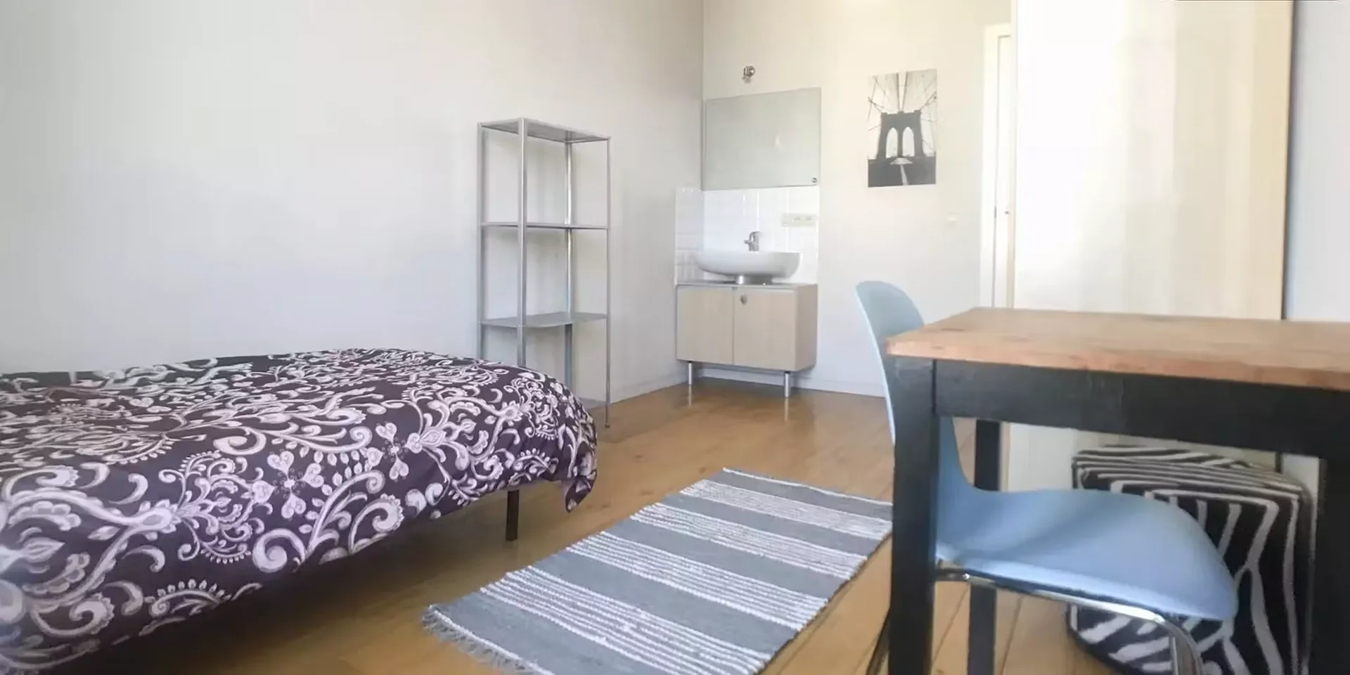 Funktionelles Studentenzimmer perfekt zum Studieren in 