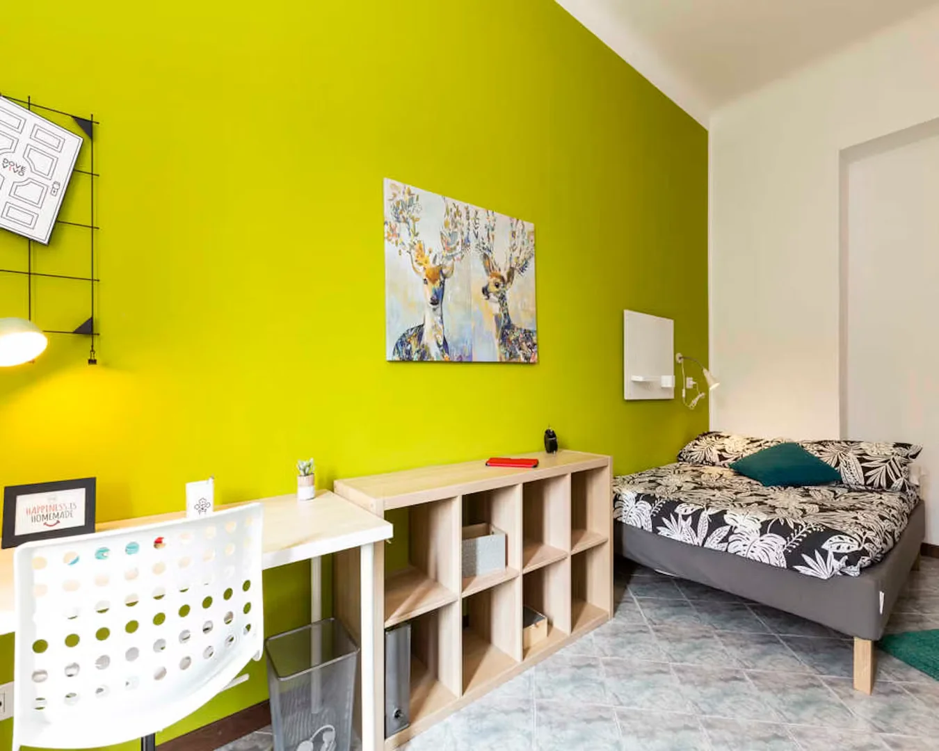 Chambre abordable pour les étudiants avec un bon éclairage dans 