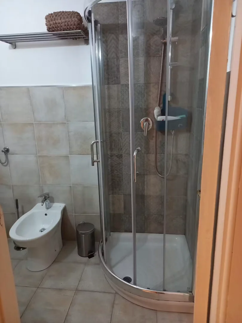 'da ders çalışmak için mükemmel olan fonksiyonel öğrenci odası