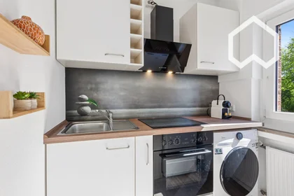 Entire apartment at Wertherstraße, image 3 of 15