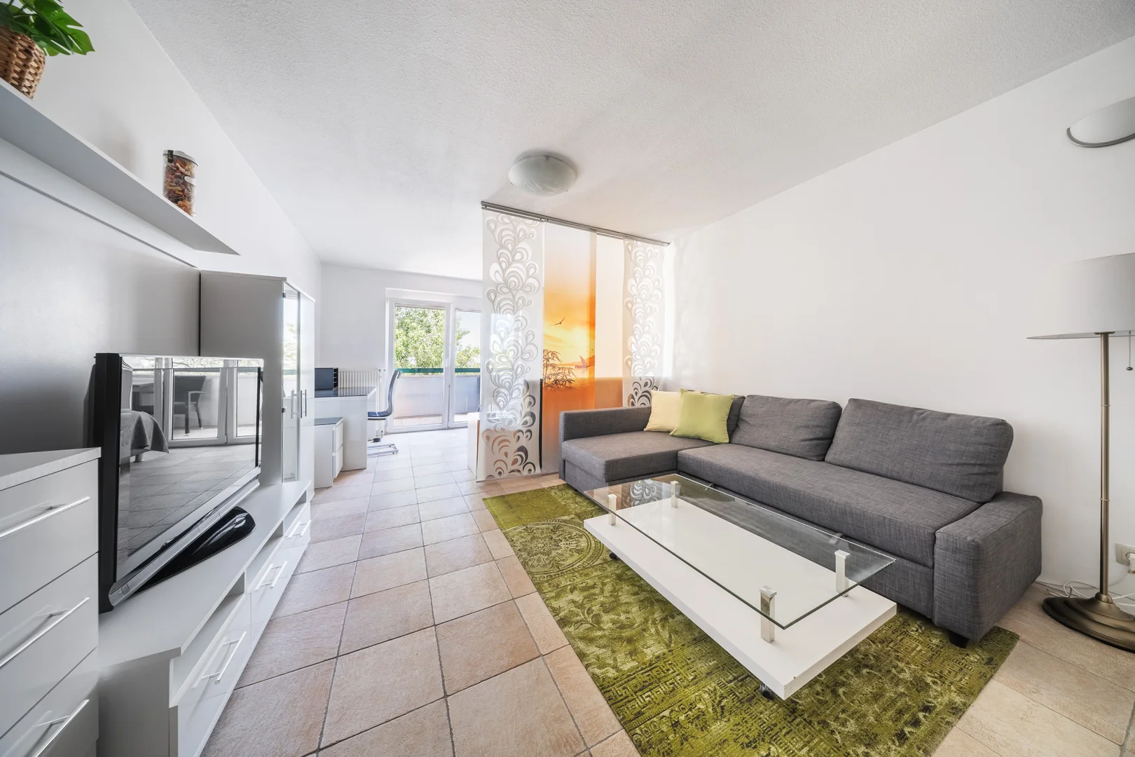 Bright and airy student room with easy university access in 