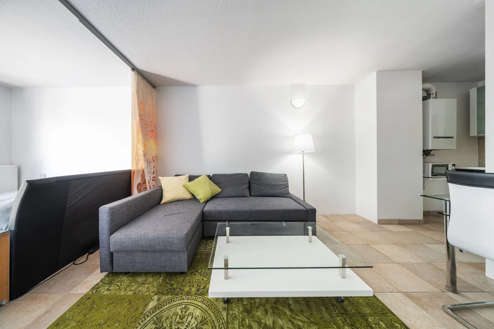 Affordable room for students with ample lighting in 