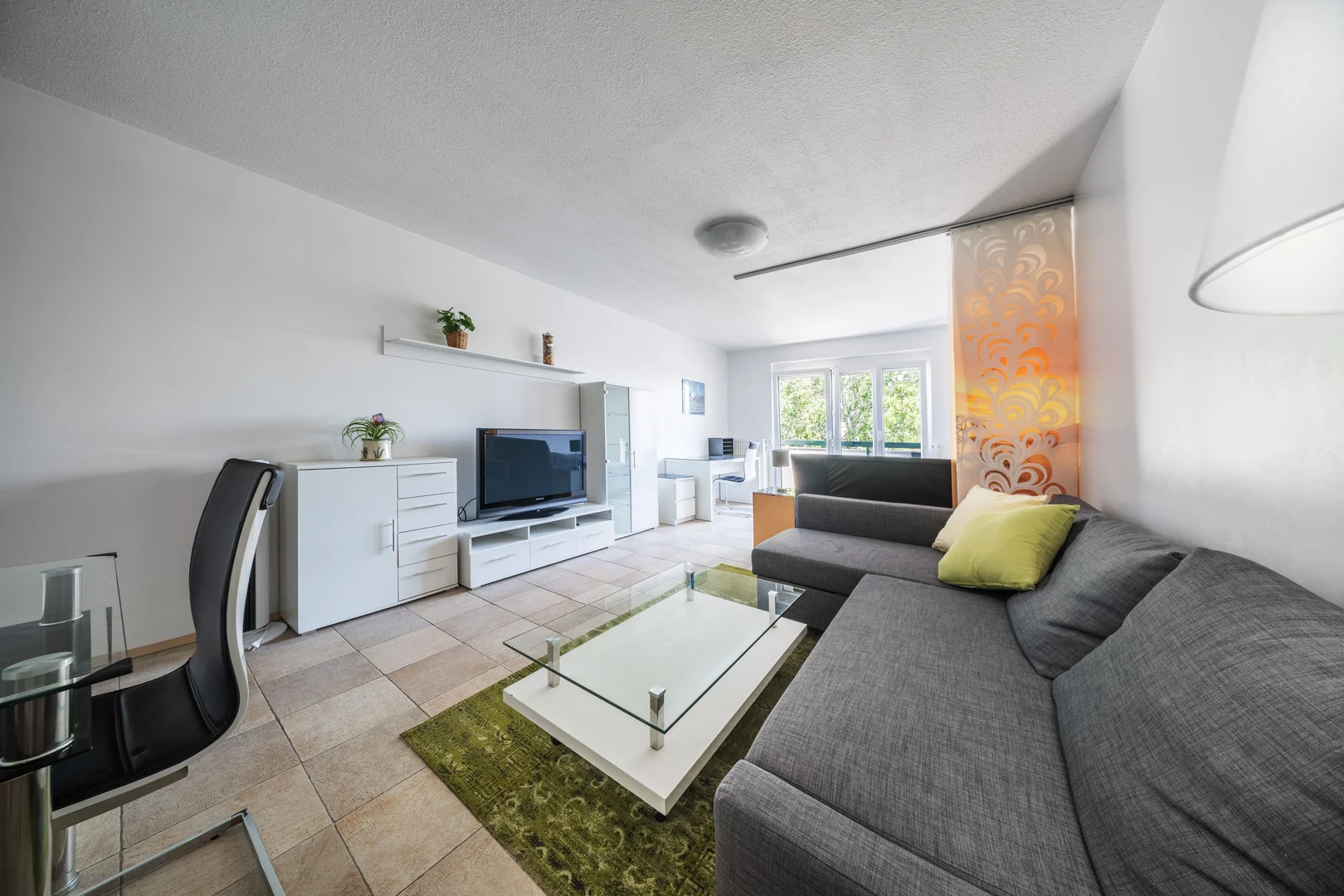Comfortable and spacious student room in 